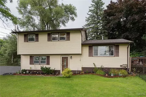 4100 Wetzel Rd, Clay, NY 13090