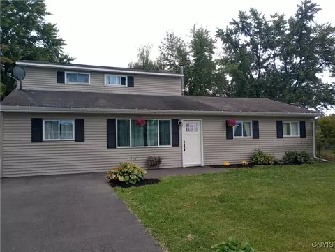 7899 Rinaldo Blvd E, Bridgeport, NY 13030