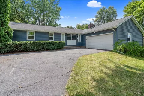 31 Lanyard Ln, Van Buren, NY 13027