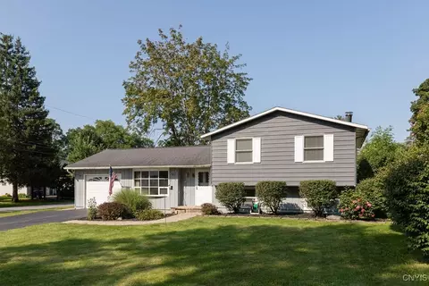 21 Artillery Ln, Lysander, NY 13027