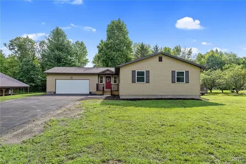9374 Fenner Rd, Fulton, NY 13069