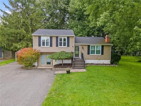 9582 Tagus Ln, Brewerton, NY 13029