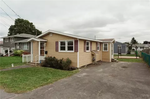 302 Swansea Ave, Salina, NY 13206
