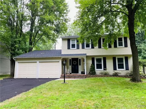 5009 Falling Leaf Trl, Syracuse, NY 13212