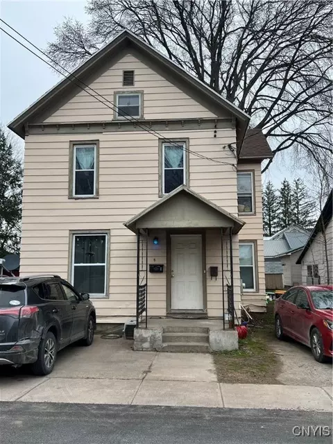 8 Washington St, Camden, NY 13316