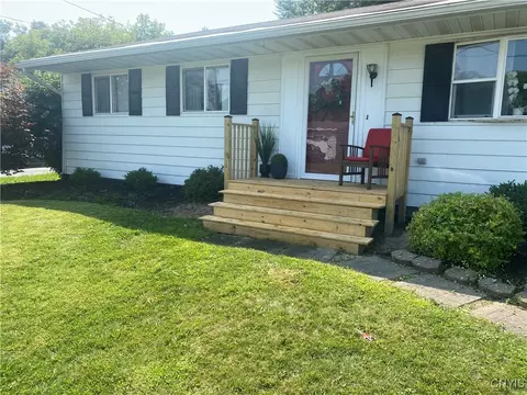 7867 Lancewood Dr, Clay, NY 13090