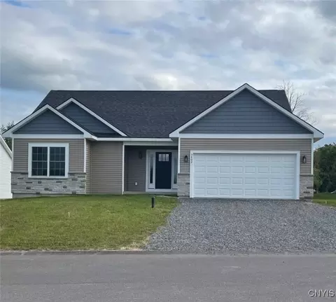 3402 Tall Tree Ln, Lysander, NY 13027