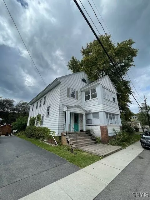 4 South St #4, Camillus, NY 13031