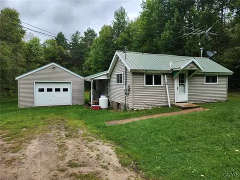 43 Mccullouch Rd, Oswegatchie, NY 13670