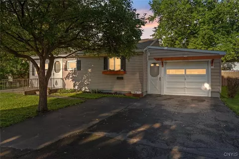415 Woods Ave N, Salina, NY 13206