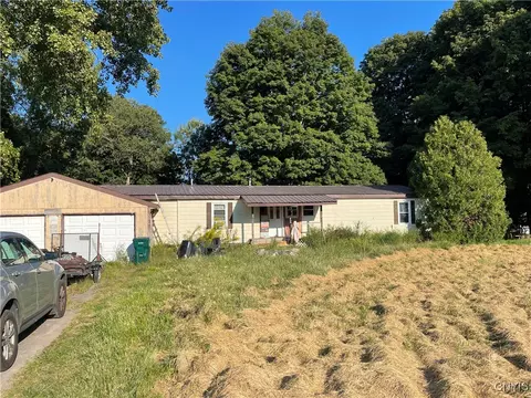 218 Kingdom Rd, Volney, NY 13126