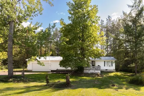 613 Little Canada Rd, Central Square, NY 13036