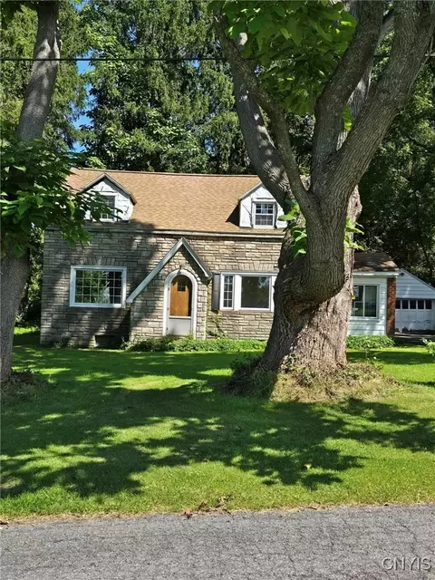 2 Pleasant St, Kirkland, NY 13323