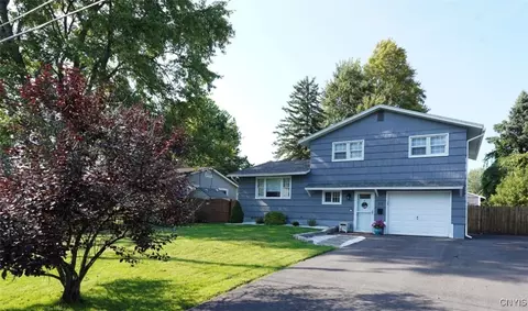 115 Rosewood Dr, Clay, NY 13090