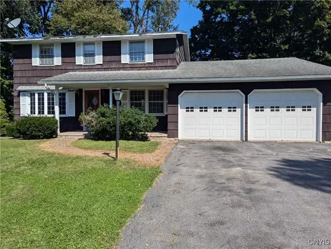 129 Shoreview Dr, Clay, NY 13090
