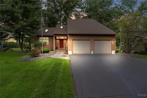 8789 Wedgefield Ln, Cicero, NY 13039