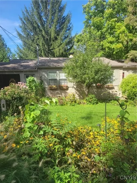 158 Sunrise Dr, Syracuse, NY 13205