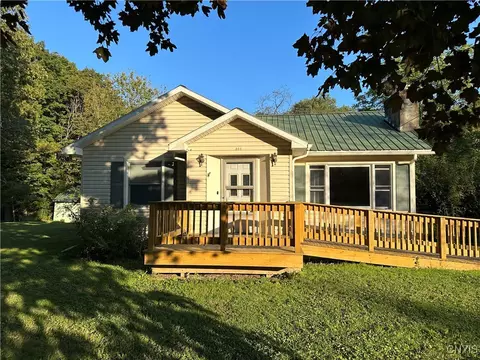 366 Valley Rd, Pulaski, NY 13142