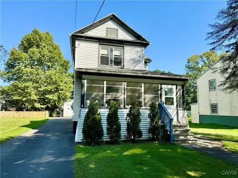 220 Elm St, Minoa, NY 13116