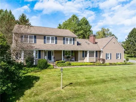4437 Treetops Cir, Manlius, NY 13104