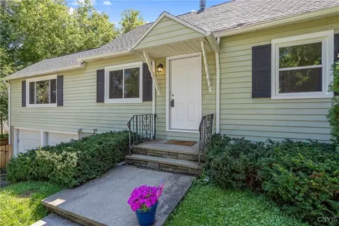 226 Mcclennan Dr, Fayetteville, NY 13066