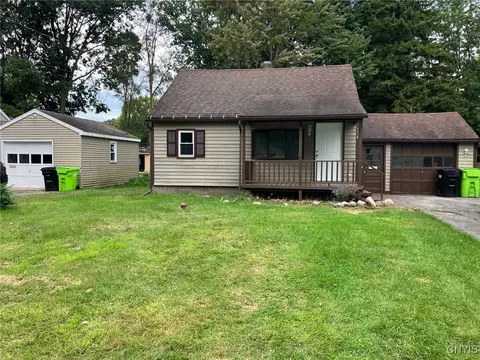 114 Maple Manor Dr, Syracuse, NY 13212