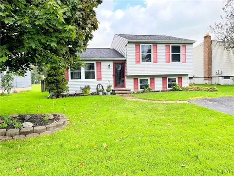 3928 Merganser Dr, Clay, NY 13090