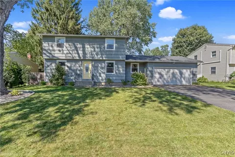 131 Butterfield Cir, Syracuse, NY 13212