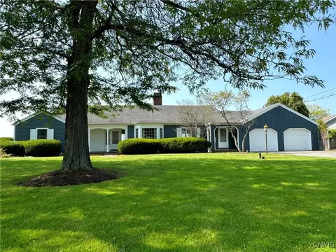 27 Cross Rd, Syracuse, NY 13224
