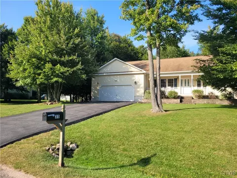 35 Dylan Dr, Central Square, NY 13036