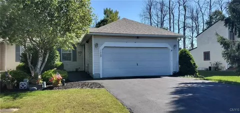 110 Braintree Dr, Salina, NY 13088