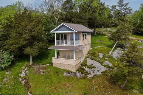 14492 Grossman Pt, Clayton, NY 13624