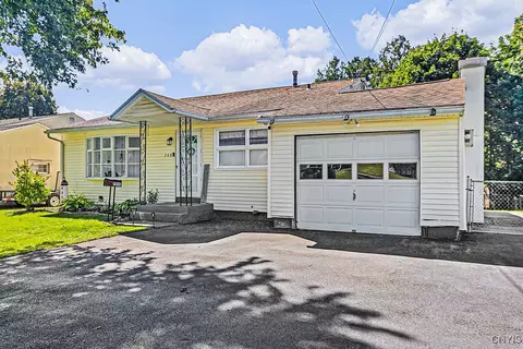 208 Deerfield Dr E, Utica, NY 13502