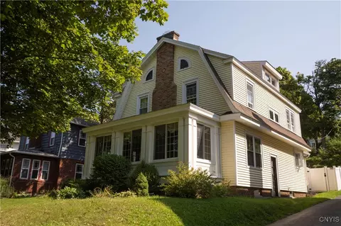 211 Twin Hills Dr, Syracuse, NY 13207