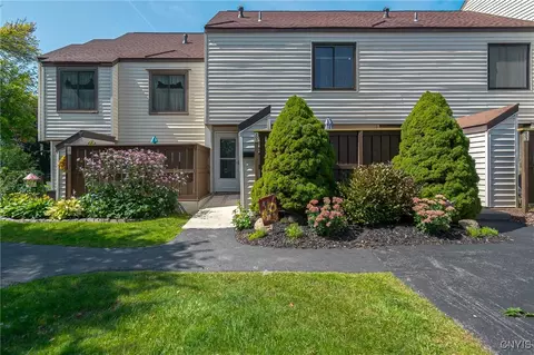 202 Harwinton Ct, Camillus, NY 13031