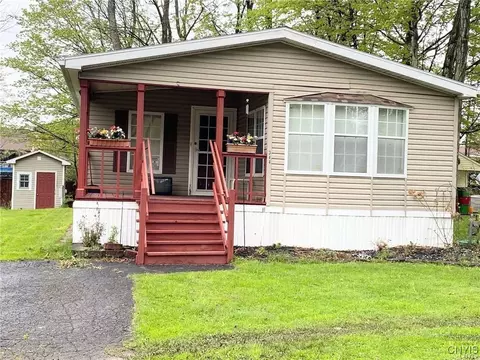 344 Aspen Dr, Utica, NY 13502