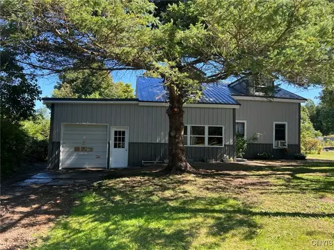 56 Nine Mile Point Rd, Oswego, NY 13126