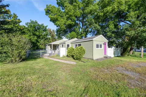 7689 Oswego Rd, Clay, NY 13090
