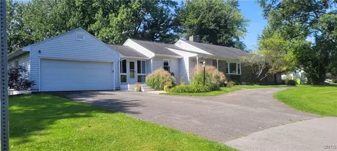 101 Kenny St, Fayetteville, NY 13066
