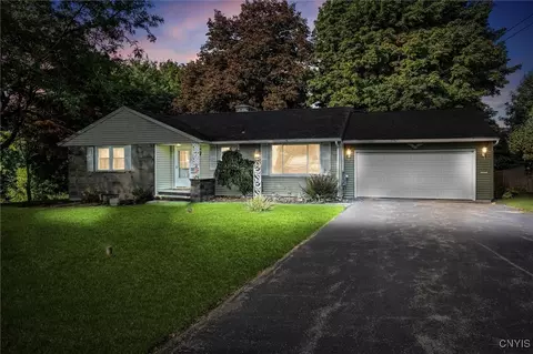 528 W Manchester Rd, Geddes, NY 13219