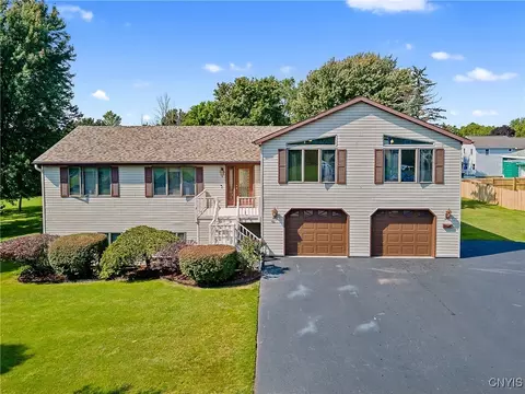 50 Hart St, Oswego, NY 13126