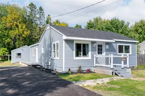 5847 Reis Dr, Cicero, NY 13039