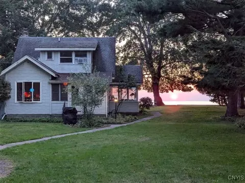 6697 Lakeshore Rd N, Verona Beach, NY 13162
