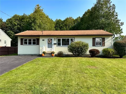 207 Stephens Dr, Utica, NY 13502