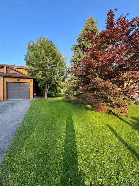 6109 Bethlehem Ln, Cicero, NY 13039