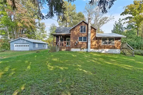47 Cordoroy Rd, Albion, NY 13302