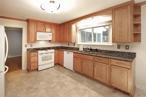 144 Edwards Dr, Fayetteville, NY 13066 photo 12