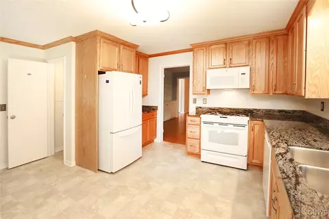 144 Edwards Dr, Fayetteville, NY 13066 photo 11
