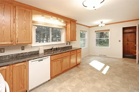144 Edwards Dr, Fayetteville, NY 13066 photo 9