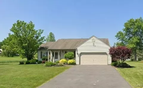 7921 Rose Court Dr, Cicero, NY 13039